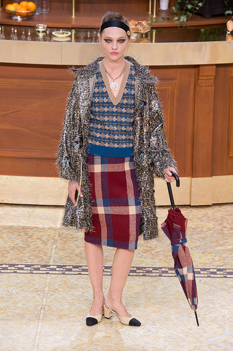 Paris woman fashion Week Fall Winter 2015-16 CHANEL show