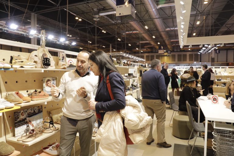 Momad Shoes, sostenibilidad del calzado, Inescop, IES La Torreta, Sequra