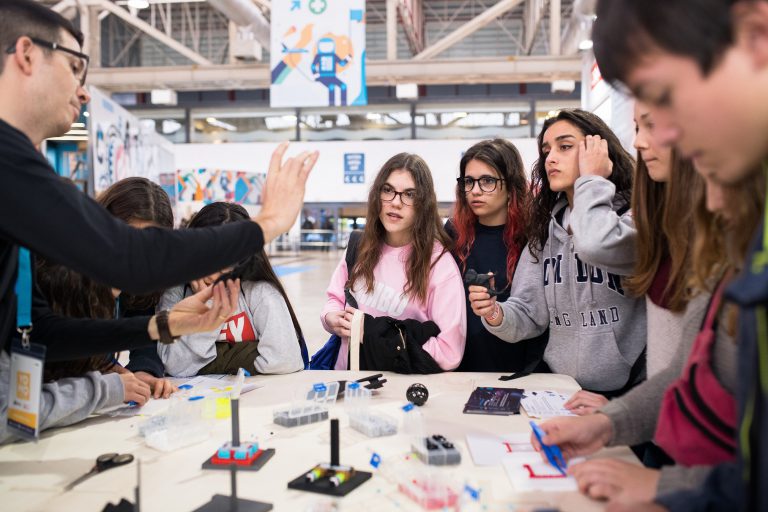 estudios STEM, impresión 3D, realidad virtual , YoMo Barcelona, HP, The Youth Mobile Festival,