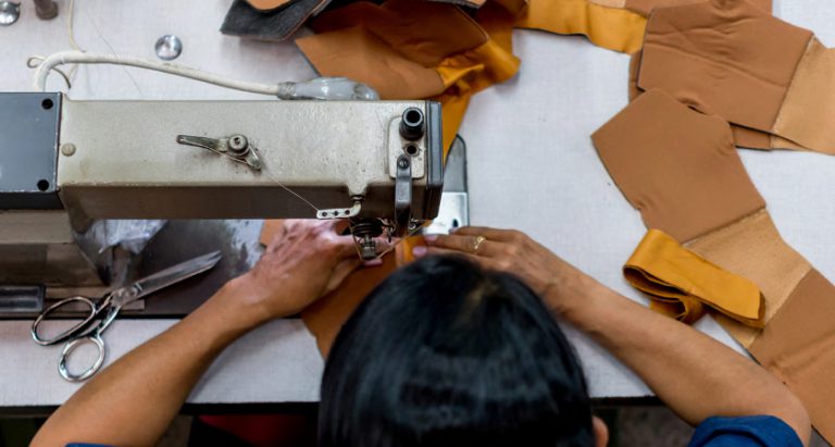 Lululemon, KnowTheChain, sector moda y calzado, derechos laborales, trabajo forzoso, ONG, industria textil, Adidas,