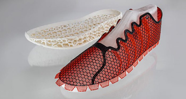 Modelo de calzado impreso en 3D con sus dos partes: la suela y la parte superior