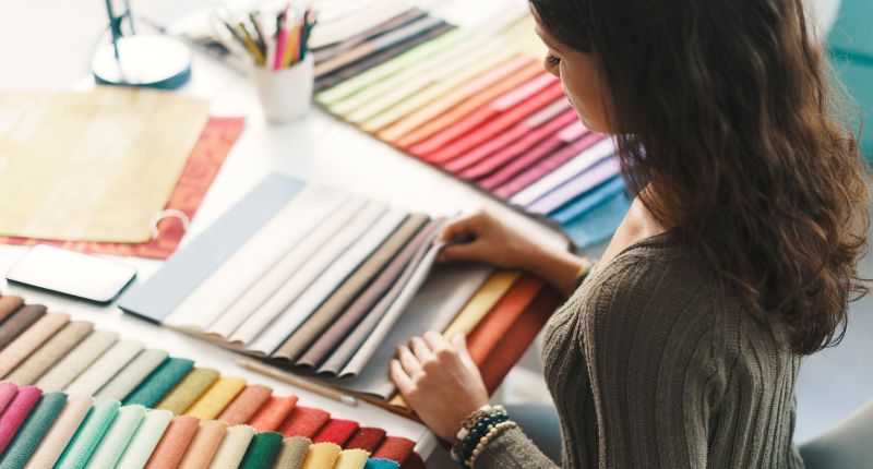 Los tejidos expuestos en los catálogos y muestrarios de Mostratex van desde cortinas, tapicería y mantelería hasta sábanas, bufandas y lonas