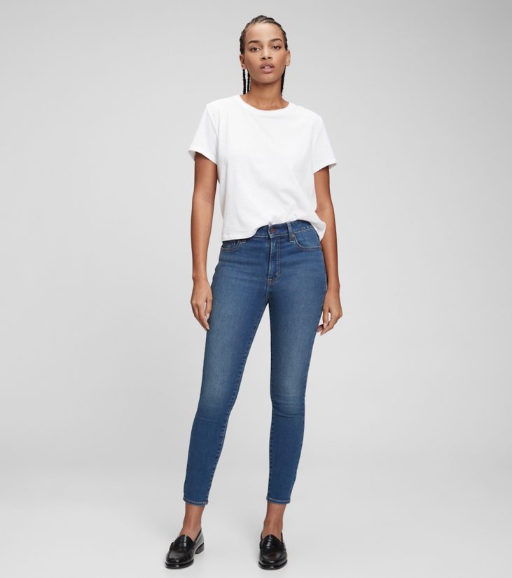 lápiz oficial sílaba Gap ofrece jeans femeninos multitalla en su colección Age Jeans