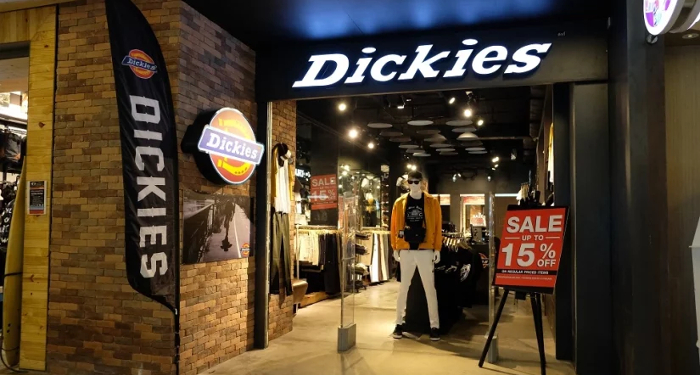 VF Corporation, VF, Dickies, Supreme, resultados ejercicio 2025/2026, Bracken Darrell