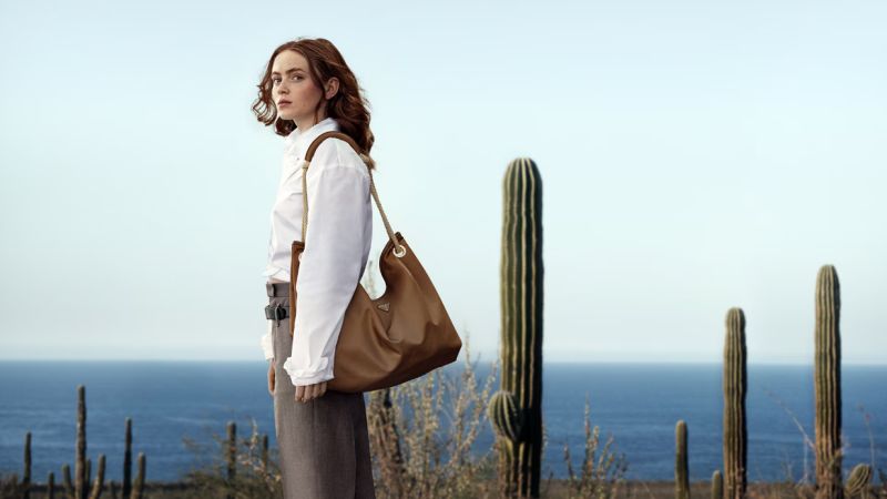 Prada está interesada en comprar la marca Versace, también italiana, a Capri Holdings.