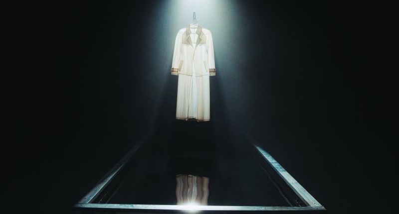 Gozen, Lunaform, biomaterial textil, abrigo de Balenciaga en Lunaform