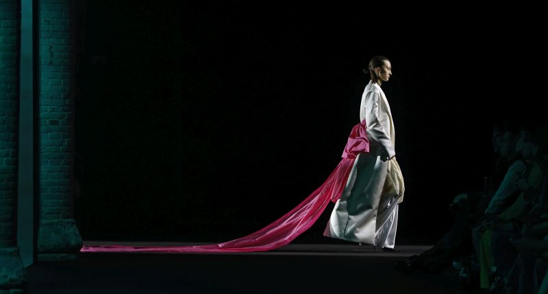 'Me quiere, no me quiere', desfile de Juan Vidal en 080 Barcelona Fashion.