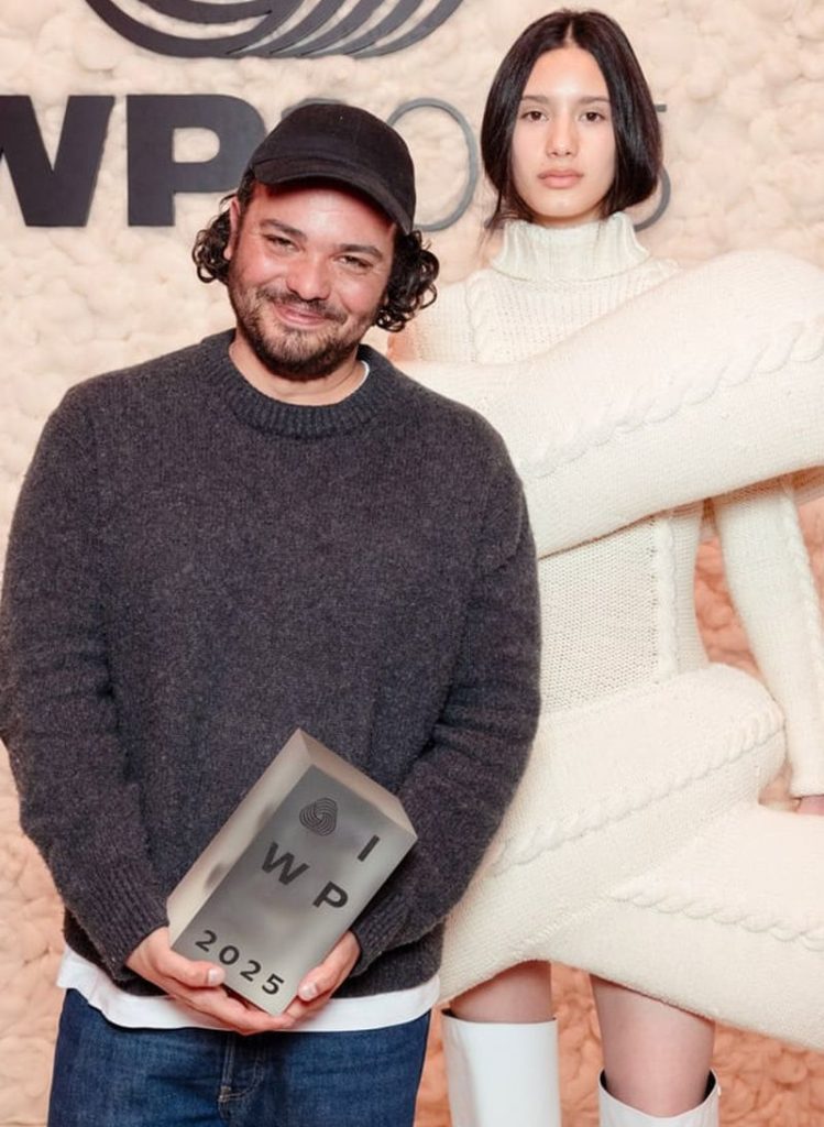 Diseño ganador del Premio Internacional Woolmark 2025, de Duran Lantink.