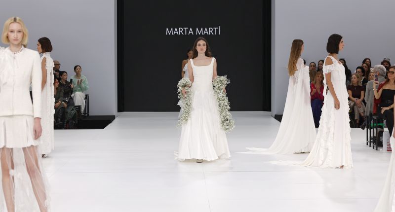 Diseños de Marta Martí en el desfile 'The Edit BCN', en la Barcelona Bridal Fashion Week.