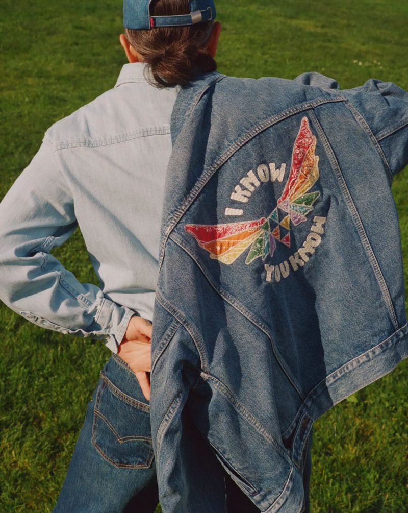 La nueva colección de Levi's para el Orgullo LGTBIQ+ 2025 incluye simbología icónica queer.