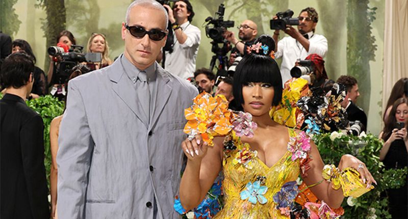 Francesco Risso con la cantante Nicki Minaj vestida de Marni en la MET Gala de 2024.