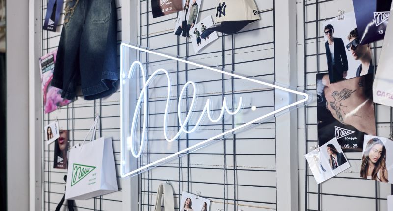 La última de las iniciativas de El Corte Inglés es 'New', una nueva línea dirigida al público juvenil, con una propuesta urbana y basada en el streetwear.
