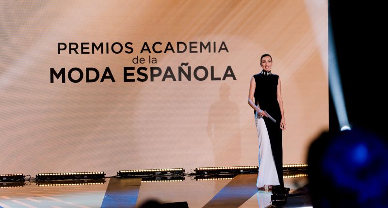 Nieves Álvarez ejerció de maestra de ceremonias en la anterior edición de los Premios Academia de la Moda Española.
