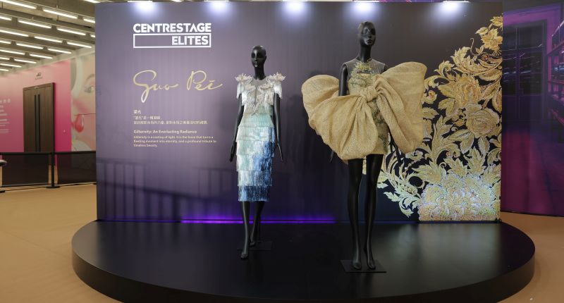 Centrestage Elites en Hong Kong, con Guo Pei.