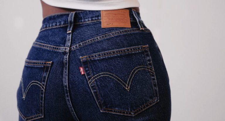 Levi's lanza 501 Curve, el nuevo denim fit básico para mujeres