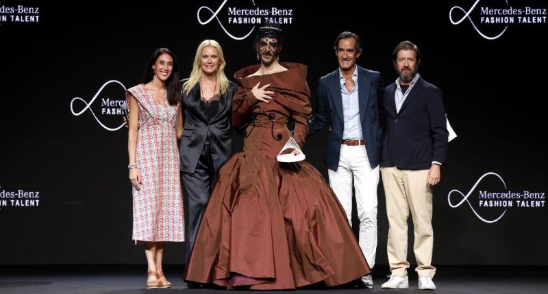 La pasarela de Madrid MBFWM cierra su 40 aniversario, con debuts y premios especiales