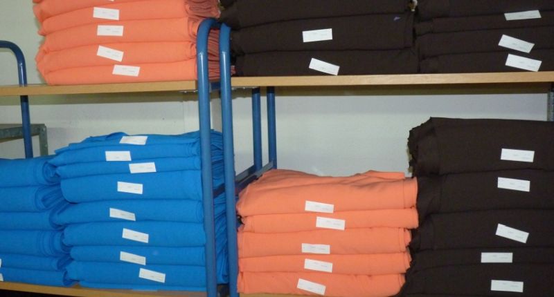 Fianchi es un taller de confección ubicado en la provincia de Tarragona, fundado en 1996 y especializado en prendas de vestir de punto liso y listado.