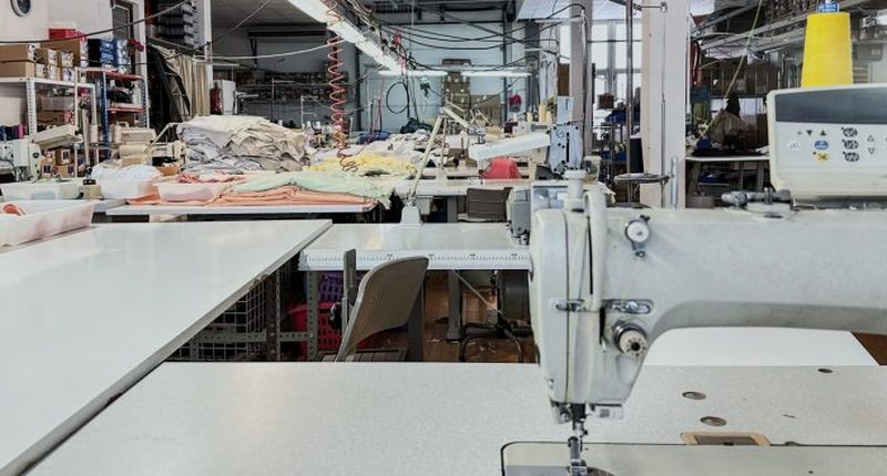 Fianchi es un taller de confección ubicado en la provincia de Tarragona, fundado en 1996 y especializado en prendas de vestir de punto liso y listado.