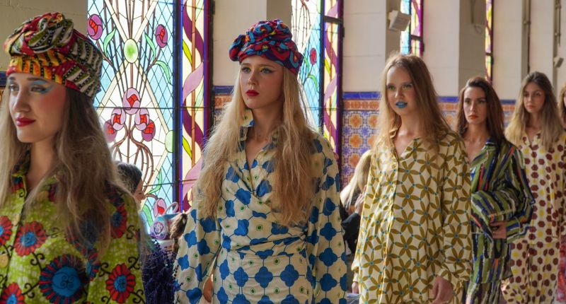 Desfile de Leticia Valera, imagen de Chris Serrano.