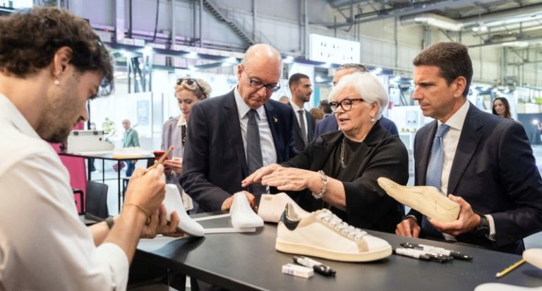 La exportación de calzado italiano sigue reduciéndose, según datos de Assocalzaturifici