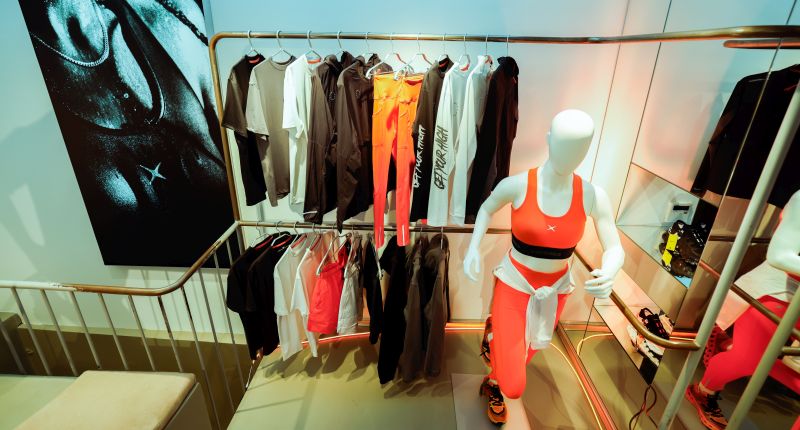 Blue Banana refuerza su línea deportiva Athletics con su primera tienda física