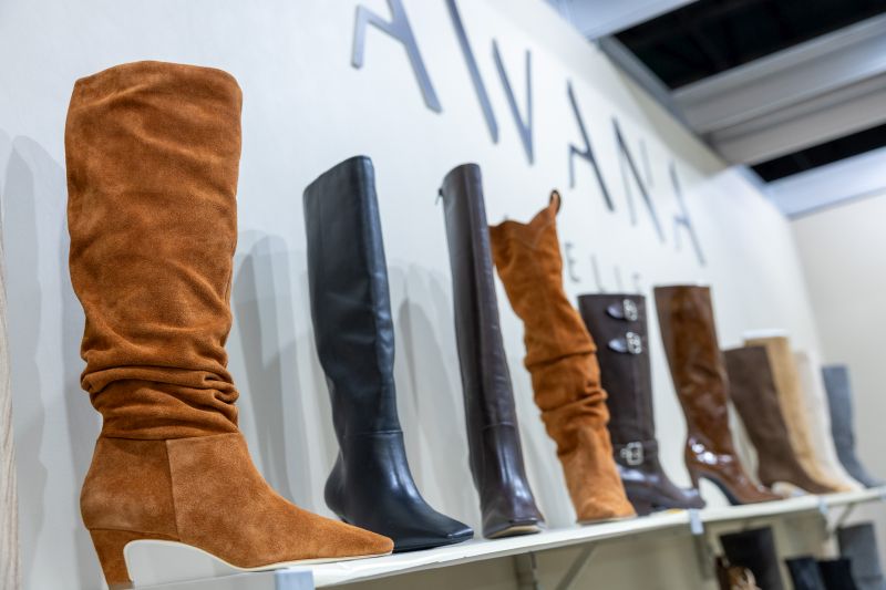 Las botas slouchy se caracterizan por una caña estructurada con una caída natural, en BFShow.