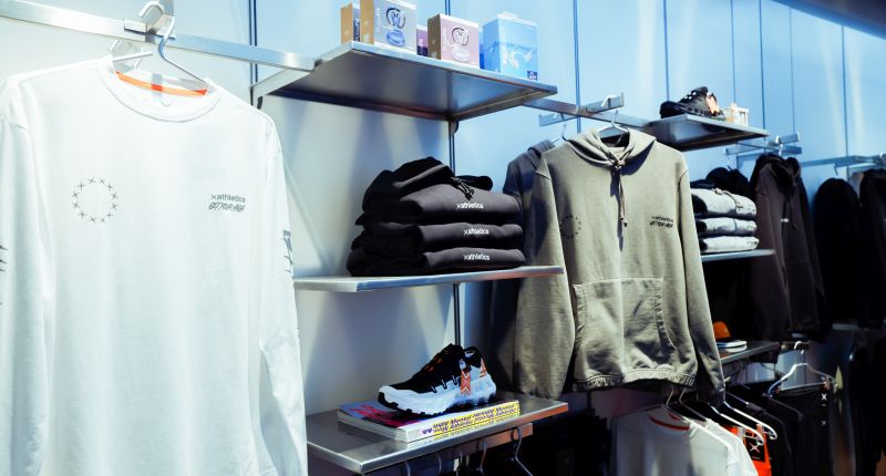 Blue Banana refuerza su línea deportiva Athletics con su primera tienda física