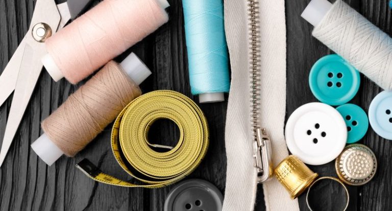 Cómo reciclar las fornituras y accesorios en textiles, el gran problema de la moda