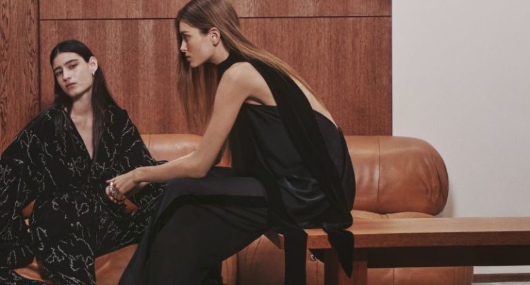 El terciopelo y el satén, protagonistas de la colección de H&M de Navidad y Fin de Año 2025