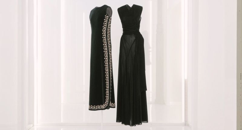 La exposición alberga 25 creaciones de Azzedine Alaïa -modisto capaz de dominar cada etapa de la creación de una prenda-, que dialogan con otras tantas de Cristóbal Balenciaga.