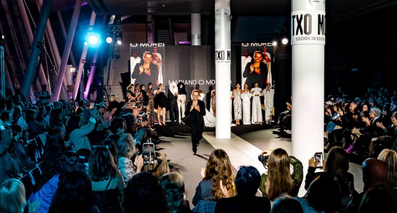 Mariano Moreno recibe el premio Molino de Aixerrota en Getxo Moda 38