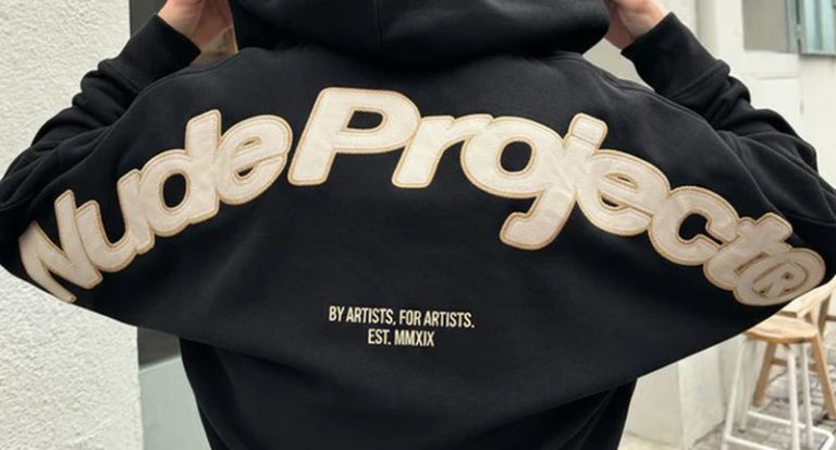 La moda nacional conquista a la generación Z, aupada por las marcas de streetwear, como Nude Project