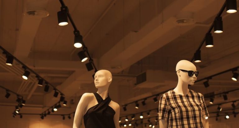 Las ventas de moda siguen cayendo en octubre, según datos de Acotex