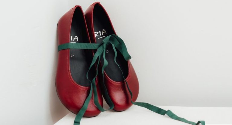 Los zapatos para esta Navidad los pone Ria Menorca, con sus bailarinas barefoot