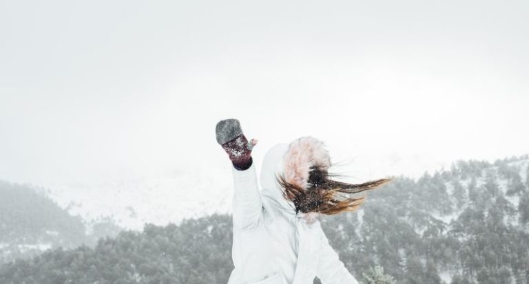 La moda se suma a la fiebre por el 'Cloud Dancer', color del año 2026