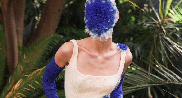 Mariano Moreno vuelve a París, donde presentará su nueva colección de alta costura 'Les Fleurs du Mal'