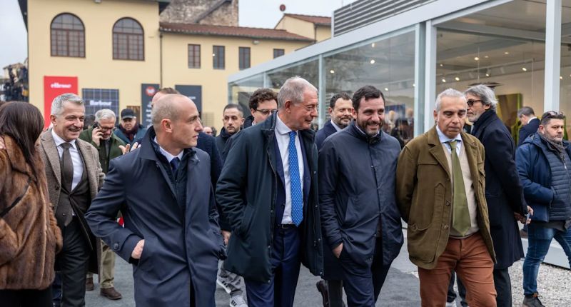 Visita del ministro italiano de Empresa, Adolfo Urso, a Pitti Uomo 109.