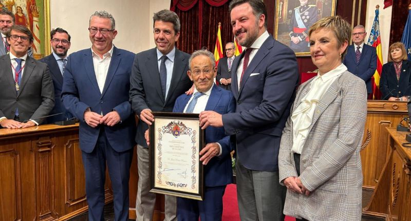 Juan Perán recibió en enero de 2025 el título de Hijo Adoptivo de Elche.
