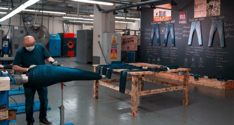 Rimaks lanza BodyCast, el innovador acabado resinoso 3D para denim