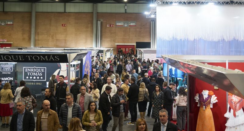 SIMOF 2026 lidera la moda flamenca ante 60.000 asistentes en Sevilla-