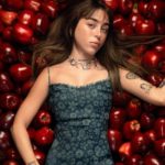 Desigual celebra San Valentín con la cantante Nicki Nicole y el lema 'Boys Lie'