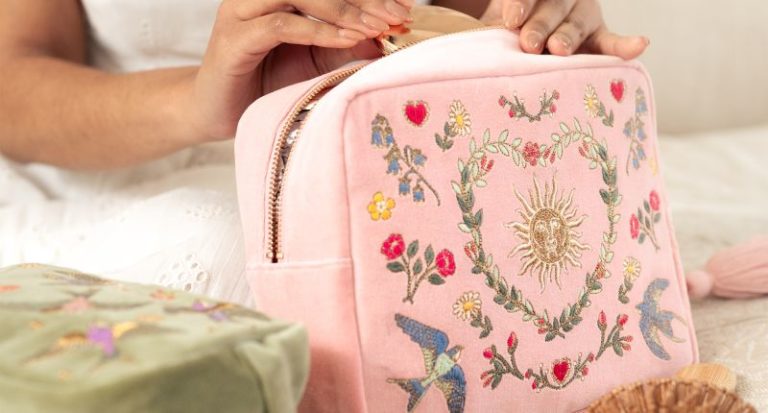 Elizabeth Scarlett ofrece una colección de accesorios para San Valentín