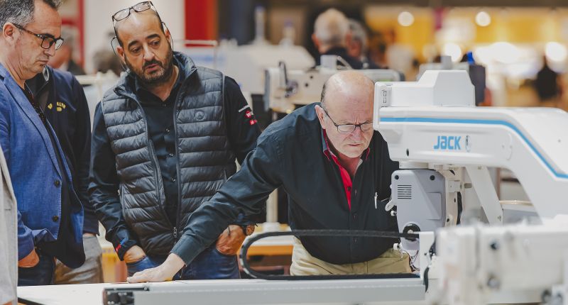 La oferta en Futurmoda se completa con empresas como REYMATEX.