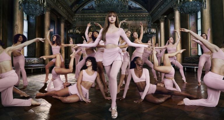 Kim Kardashian se lanza al calzado deportivo en su línea de Skims con Nike