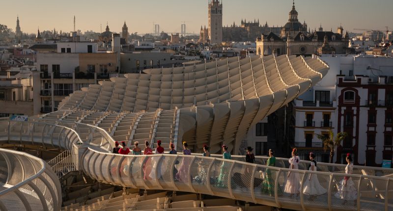 SIMOF 2026 lidera la moda flamenca ante 60.000 asistentes en Sevilla.