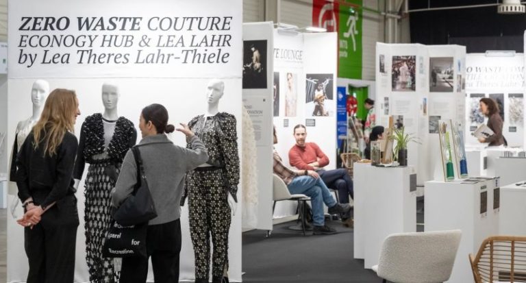 Con 'Zero Waste Couture', la diseñadora y experta en materiales Lea Lahr ha analizado el concepto de 'residuo cero'.