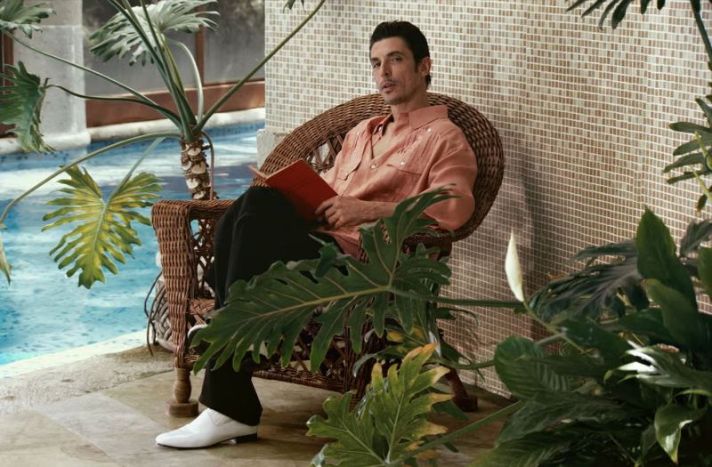 La campaña incluye un film dirigido por Glen Luchford junto al propio W. Chavarria, y con estilismo de Carlos Nazario. Cuenta con la supermodelo Christy Turlington y el actor Alberto Guerra.