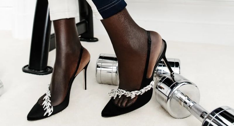 Del archivo a la pasarela: Balenciaga y Manolo Blahnik reinventan el calzado-joya para 2026