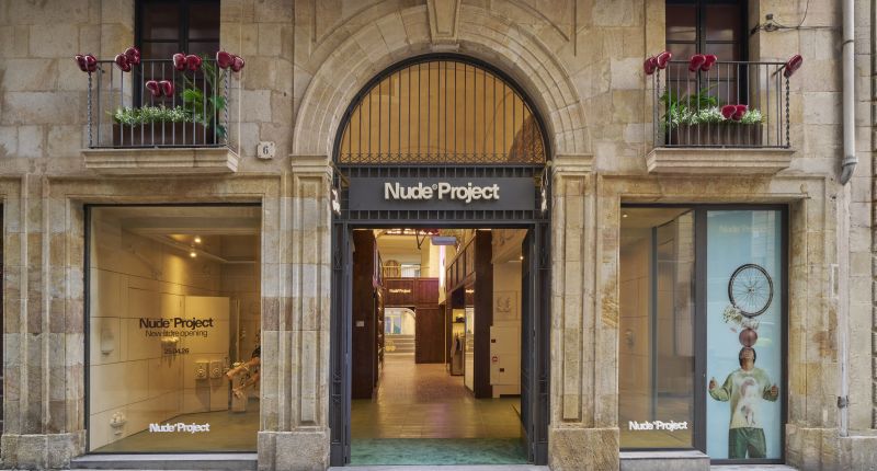 Así es 'Masía Gallery', la mayor tienda de Nude Project en Barcelona