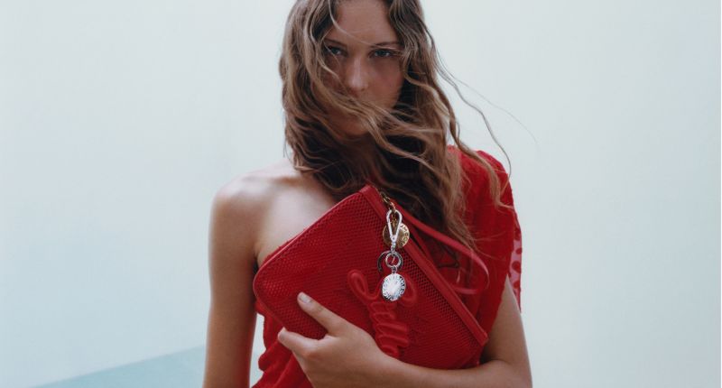 "Veo esta colección como un viaje a través de mi historia en la moda", ha comentado la propia Stella McCartney con H&M.
